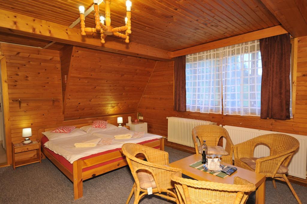 Penzion Pastierna Dedinky Exteriör bild